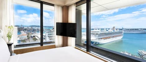 Suite, 1 Bedroom, Harbour View | Hypo-allergenic bedding, minibar, in-room safe, individually furnished