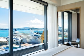Suite, 1 habitación, Acceso al salón del club, vistas al puerto | Ropa de cama hipoalergénica, minibar, caja fuerte