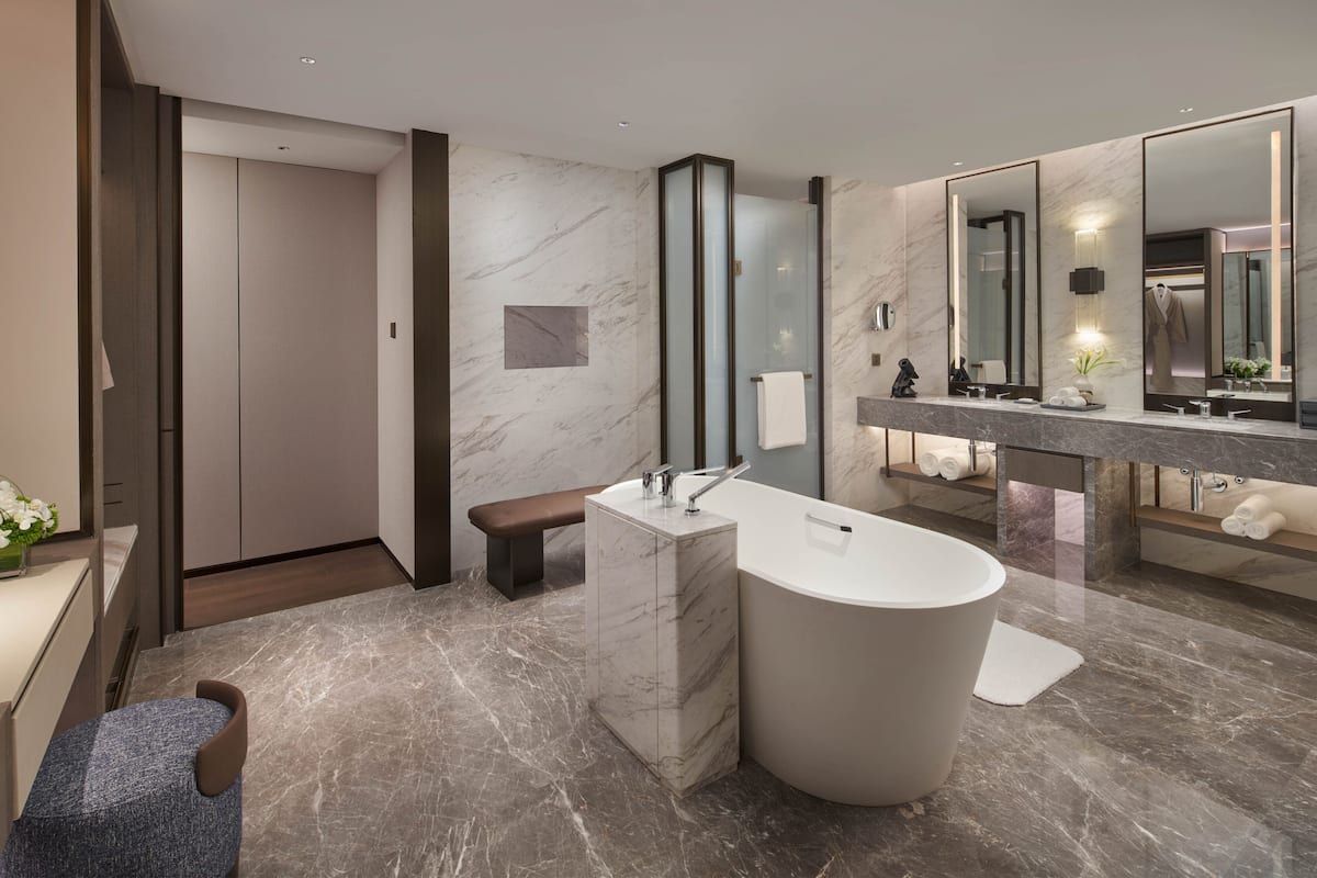 Suite, 1 Bedroom, Garden View (Dining Area) | Bathroom