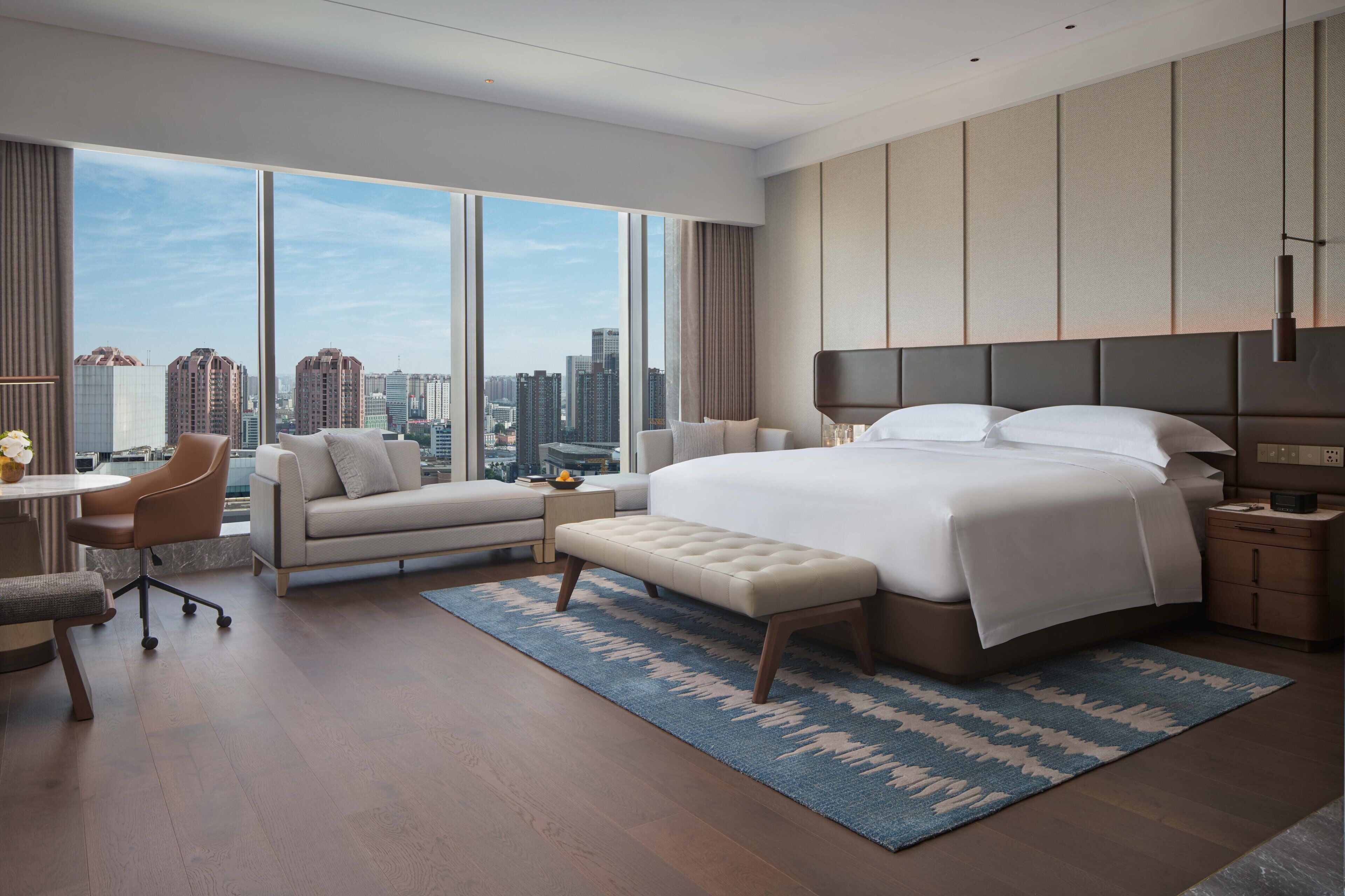 高档床上用品、羽绒被、加厚床垫、迷你吧