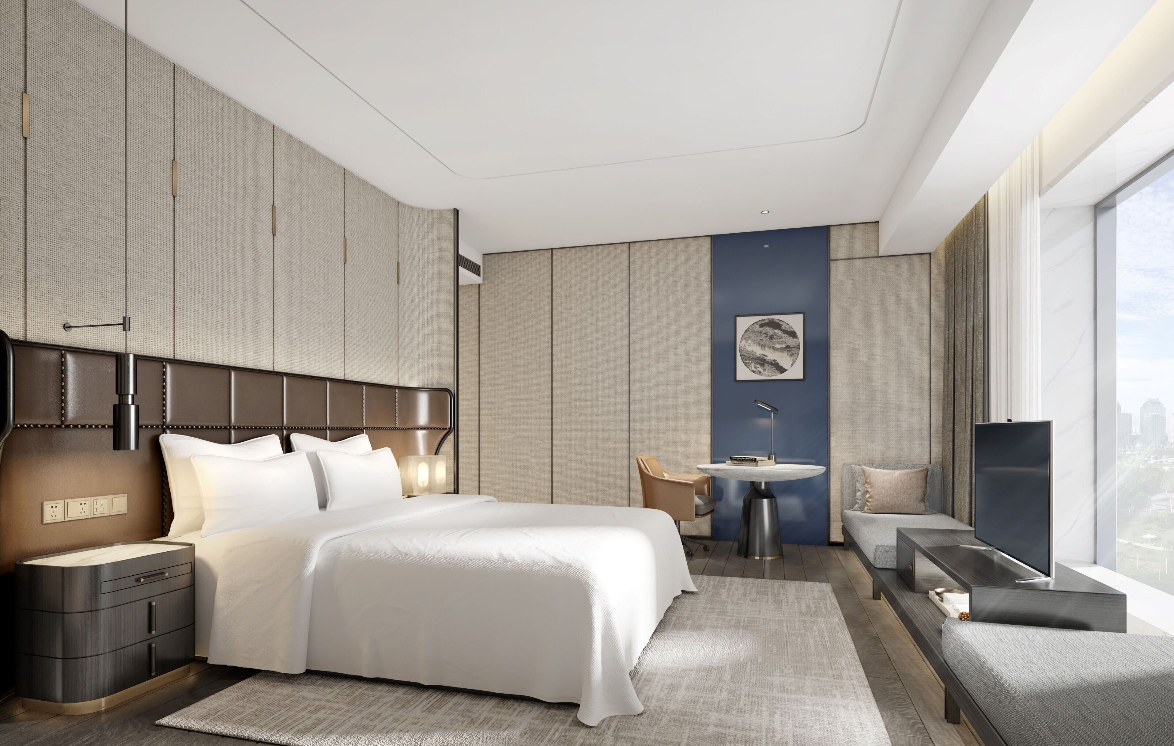 Une chambre d’hôtel moderne dotée d’un grand lit, de tables de chevet, d’un bureau, d’une chaise, d’une télévision et d’une fenêtre donnant sur la ville.