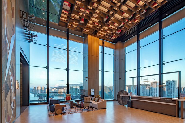 A spacious lobby with large windows, a modern reception desk, and a city view. - Hotel Indigo Changsha Meixi Lake by IHG (Changsha)