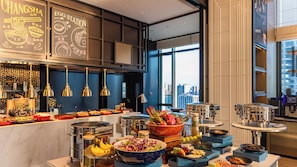 Desayuno a la carta diario (CNY 188 por persona)