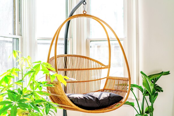 Egyptian cotton sheets, premium bedding, memory-foam beds, free minibar - Jungle House Luxury Stays - Downtown Chillicothe (Chillicothe)