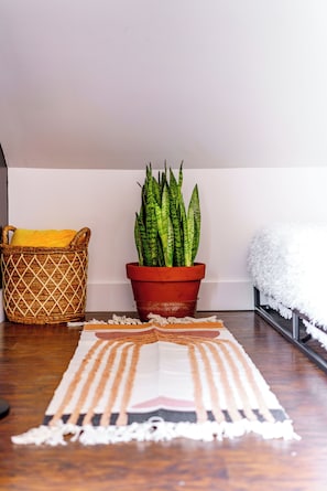 Family House | 3 bedrooms, Egyptian cotton sheets, premium bedding, memory foam beds