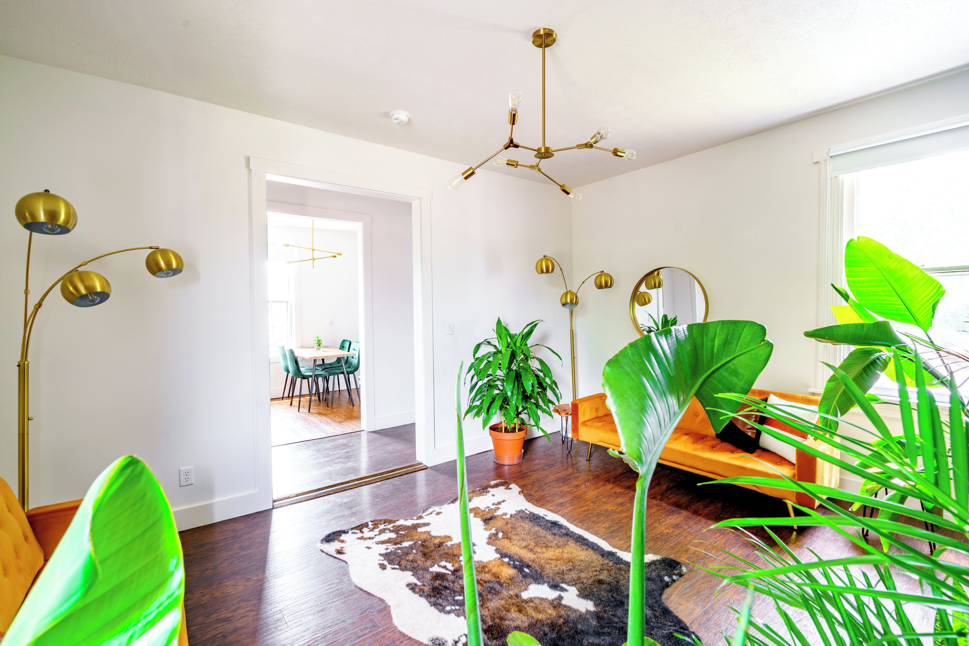 Jungle Thyme Upstairs | Living area | 55-inch Smart TV with digital channels, Netflix, Hulu