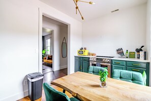 Casa familiar | Cocina privada | Frigorífico grande, microondas, horno y placa de cocina