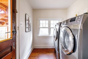 Family House, Non Smoking, Pets Allowed | Laundry