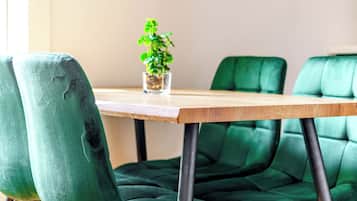 Jungle Thyme Upstairs | In-room dining