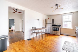 Maison Familiale, non-fumeurs, animaux de compagnie acceptés | Restauration dans la chambre