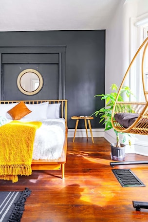 Interior. Jungle House Luxury Stays - Downtown Chillicothe