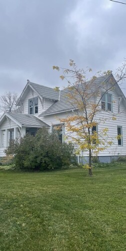 Country living! Minutes from excellent skiing, hiking, hunting, and fishing!