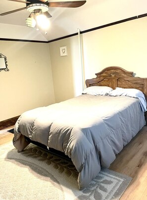 4 bedrooms, iron/ironing board, free WiFi, bed sheets