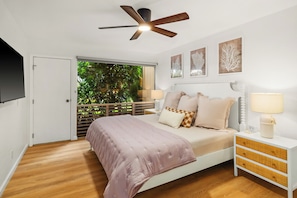 1 Schlafzimmer, Schreibtisch, Bügeleisen/Bügelbrett, Reisekinderbett