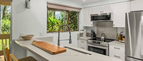 Refrigerador, microondas, horno, placa de cocina