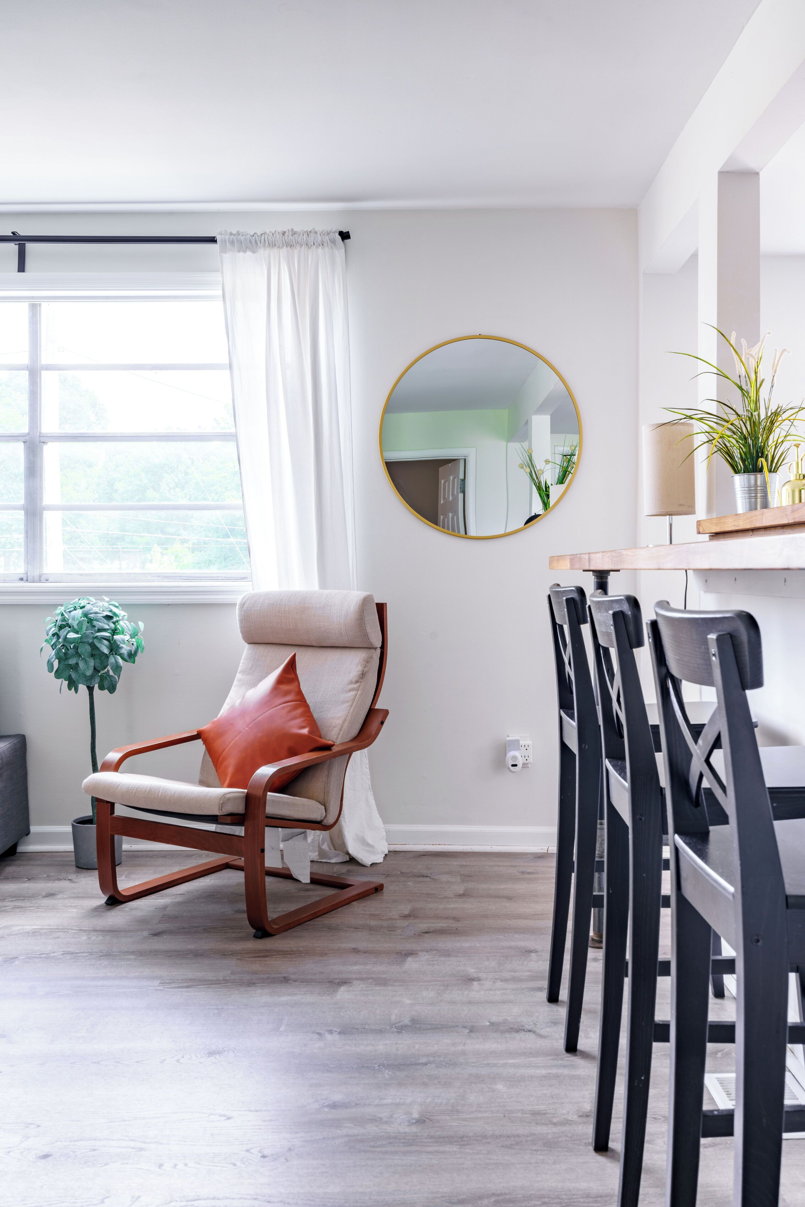 55-inch Smart TV with digital channels, Netflix, Hulu