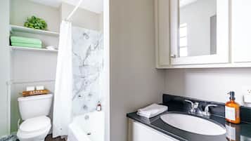 Casa Quatro | Bathroom | Rainfall showerhead, designer toiletries, hair dryer, towels
