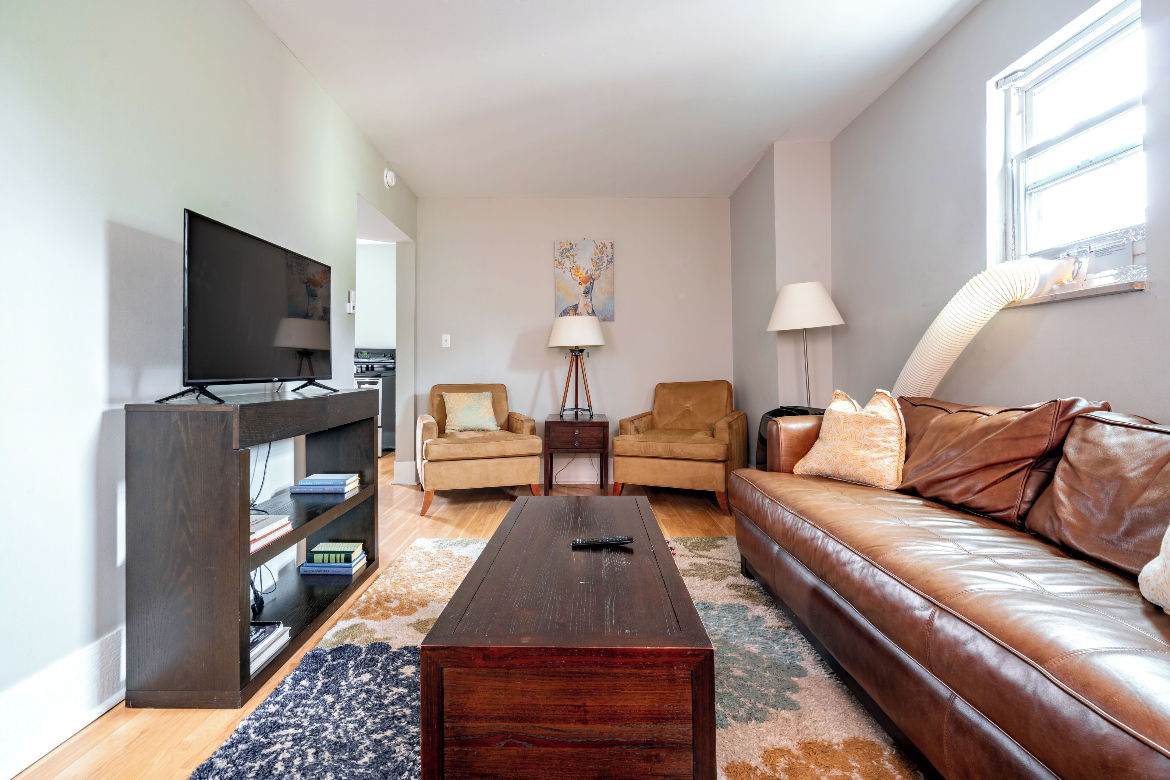 Casa Quatro | Living area | 55-inch Smart TV with digital channels, Netflix, Hulu