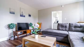 Casa Dos | Living area | 55-inch Smart TV with digital channels, Netflix, Hulu