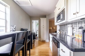 Unclassified image, 3 of 108, button - Jungle House Modern Lofts – Arena District & Short North (Columbus)