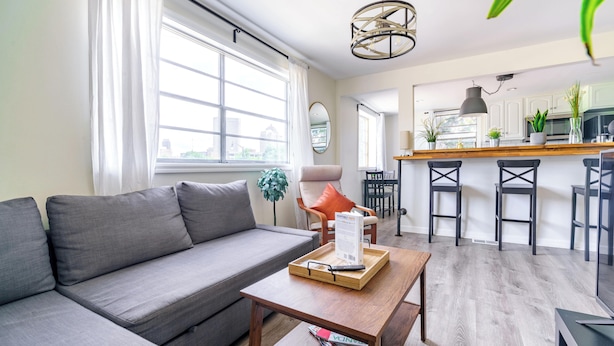 Casa Tres | Living area - Jungle House Modern Lofts – Arena District & Short North (Columbus)