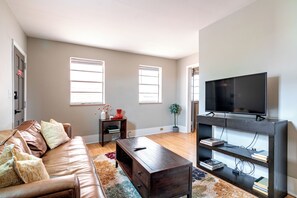 32-inch TV with digital channels, Netflix, Hulu