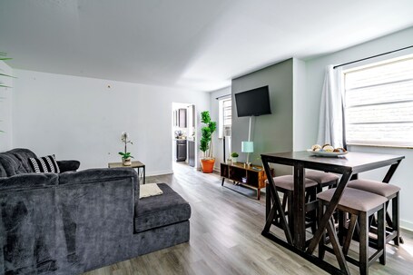 Casa Uno | Living area | 55-inch Smart TV with digital channels, Netflix, Hulu