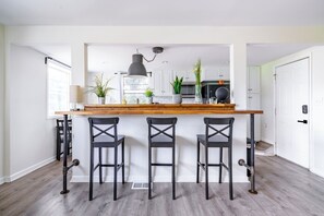 Hus Deluxe | Matsal