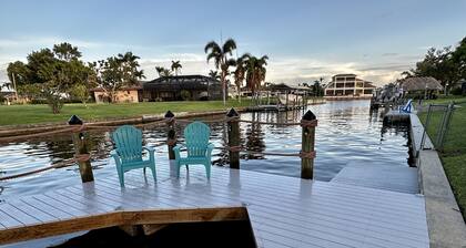 Newly remodeled waterfront pool house with quick 2 minutes access to gulf!