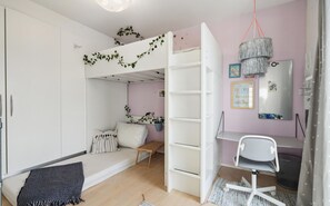 3 bedrooms, travel crib, free WiFi