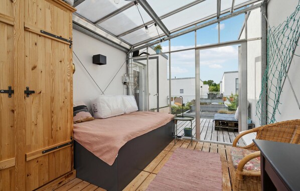 3 bedrooms, travel crib, free WiFi