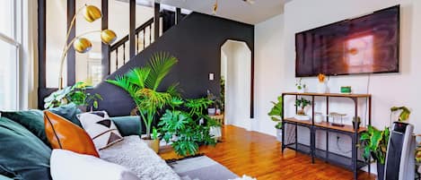 Welcome to the Jungle | Living area | 55-inch Smart TV with digital channels, TV, Netflix