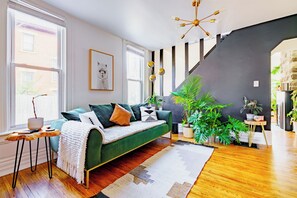 Welcome to the Jungle | Bathroom | Rainfall showerhead, eco-friendly toiletries, hair dryer, towels