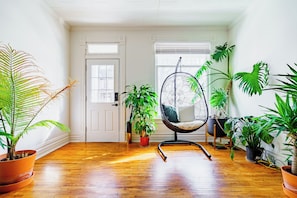 Casa exclusiva | Área de sala de estar | Smart TV de 32 pulgadas con canales digitales, televisión y Netflix