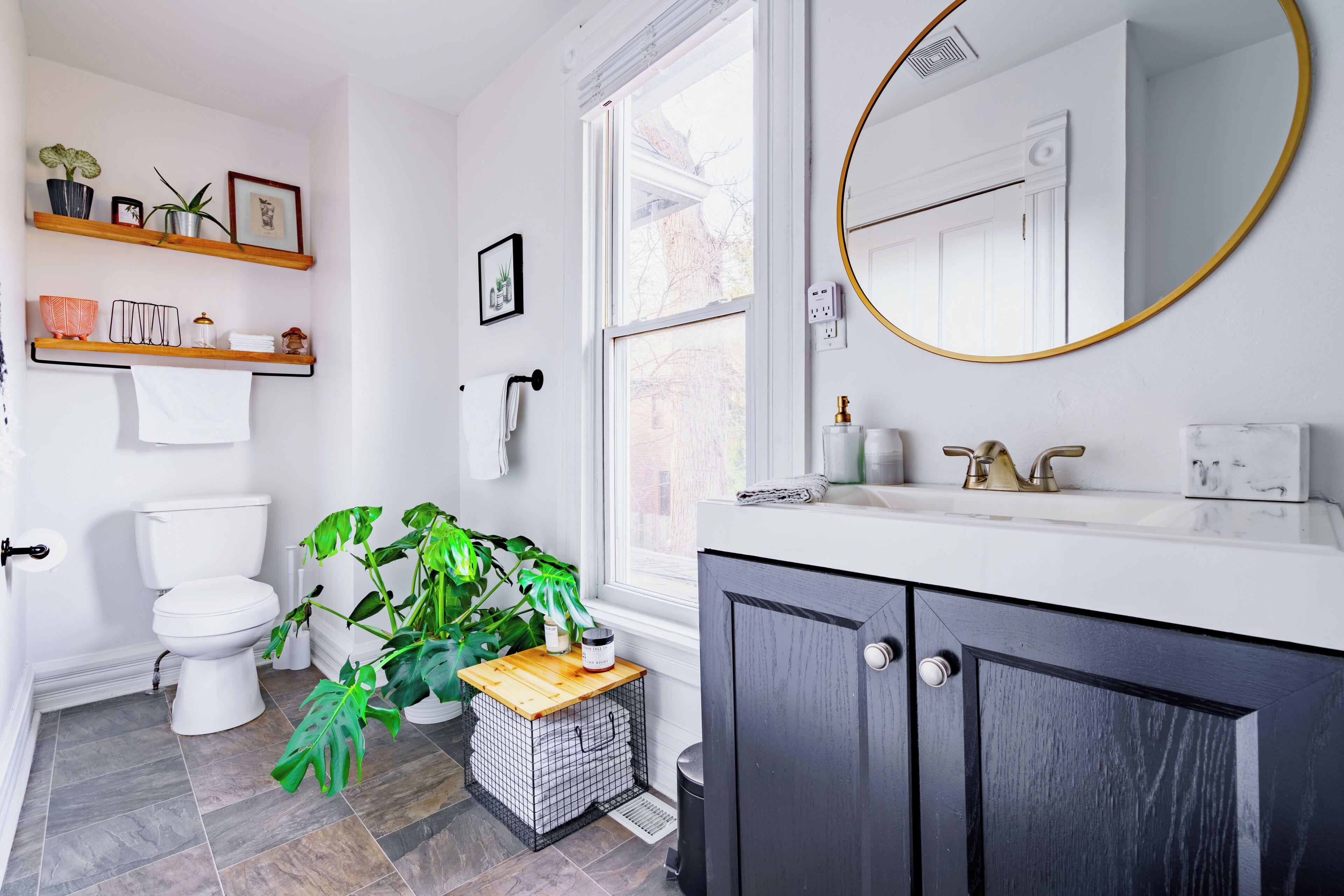 Welcome to the Jungle | Bathroom | Rainfall showerhead, eco-friendly toiletries, hair dryer, towels