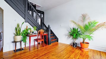 Welcome to the Jungle | Living area | 55-inch Smart TV with digital channels, TV, Netflix