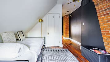 Welcome to the Jungle | Bathroom | Rainfall showerhead, eco-friendly toiletries, hair dryer, towels