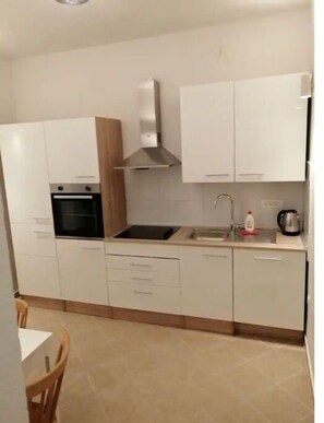 Kühlschrank, Geschirrspüler