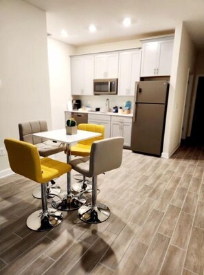 Dining - Stay in the beautiful community Providence Golf Club and Country Club. (Davenport)