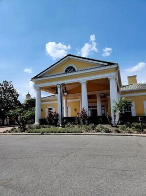 Exterior - Stay in the beautiful community Providence Golf Club and Country Club. (Davenport)