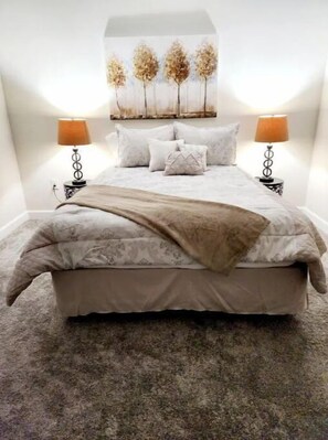 Room - Stay in the beautiful community Providence Golf Club and Country Club. (Davenport)