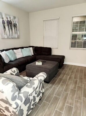 Living area - Stay in the beautiful community Providence Golf Club and Country Club. (Davenport)