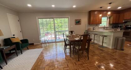 Bonnie On Clyde,
Whole house in beautiful neighborhood with private garden patio