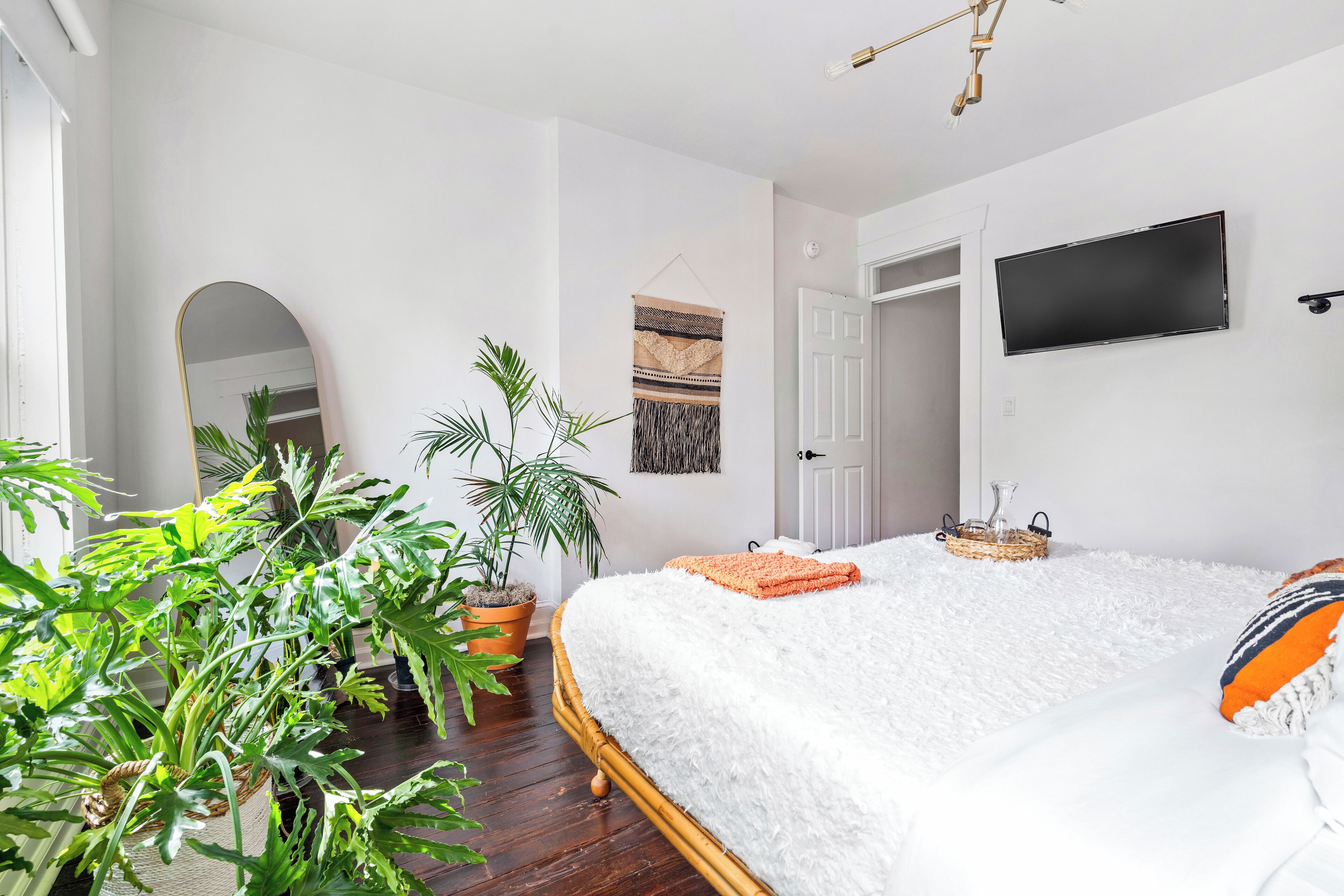 埃及棉床单、高档床上用品、记忆海绵床垫、迷你吧（备有免费物品）