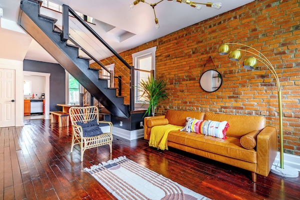 55-inch Smart TV with digital channels, TV, Netflix