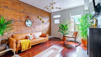 TV Pintar, Netflix, Hulu, buku-buku