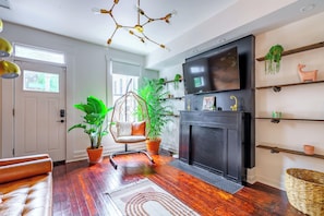 Smart TV, Netflix, Hulu, books