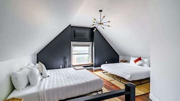 2 bedrooms, Egyptian cotton sheets, premium bedding, memory-foam beds