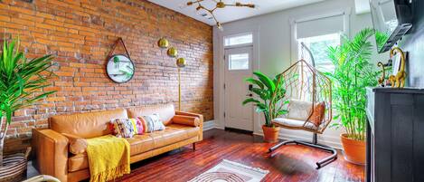 Exclusive Duplex, 4 Bedrooms, Non Smoking, Private Bathroom | Living area