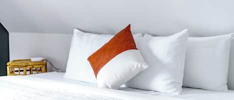 2 bedrooms, Egyptian cotton sheets, premium bedding, memory-foam beds